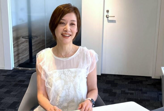 白いドレスを着た女性
AI 生成コンテンツは誤りを含む可能性があります。